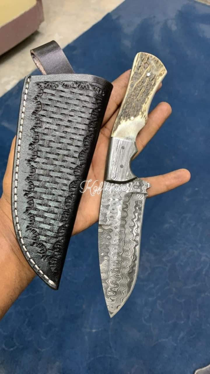 Beautiful Custom Handmade Damascus
steel Skinning knife