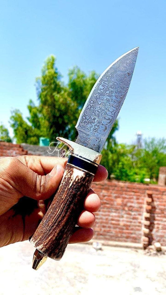 9” inches Beautiful Custom Handmade Damascus
steel Skinning knife