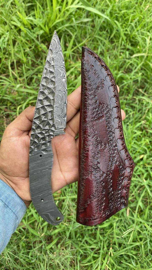 9” inches New beautiful custom handmade full tang Damascus Steel hunting skinning knife